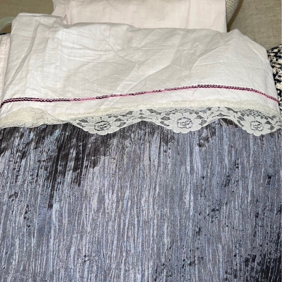 Bed canopy with matching curtains - Picture 6 of 6